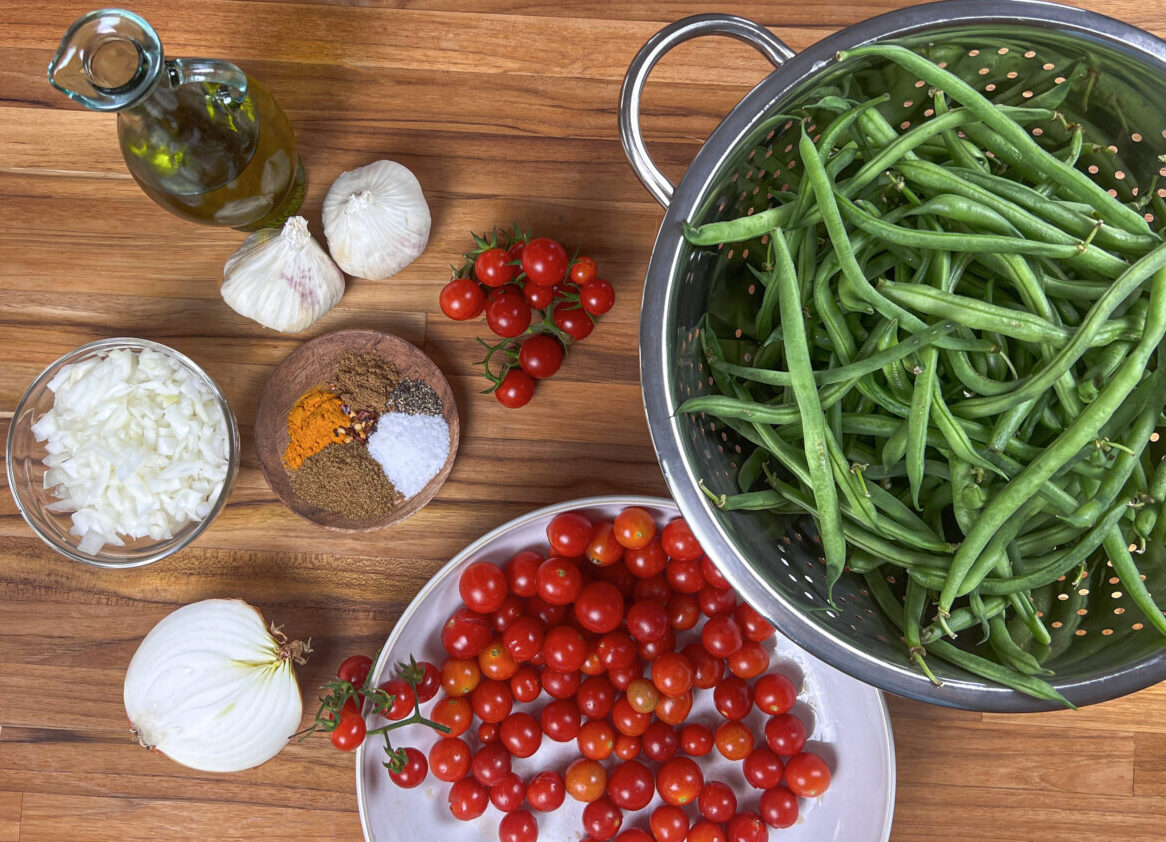 Braised Green Beans With Tomatoes and Garlic