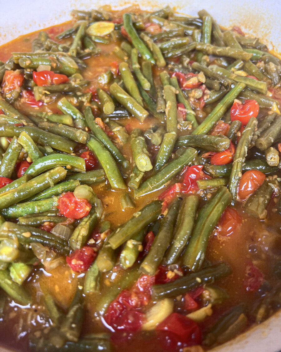 Braised Green Beans With Tomatoes and Garlic