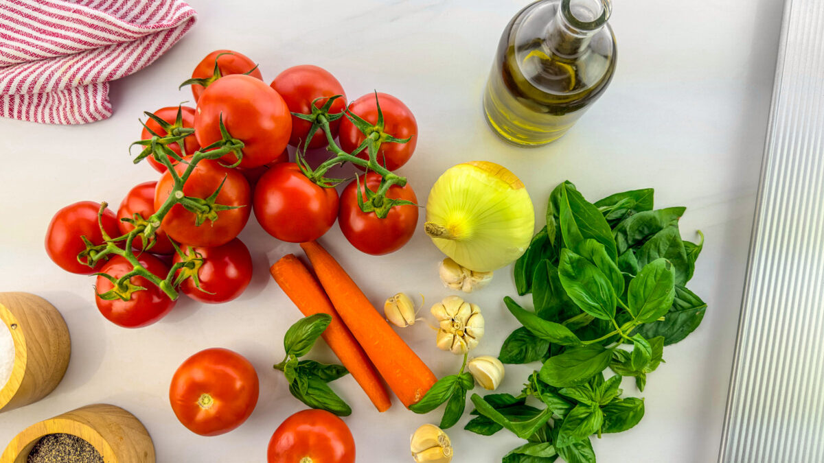 Fresh Ingredients for Flavorful Spaghetti Sauce