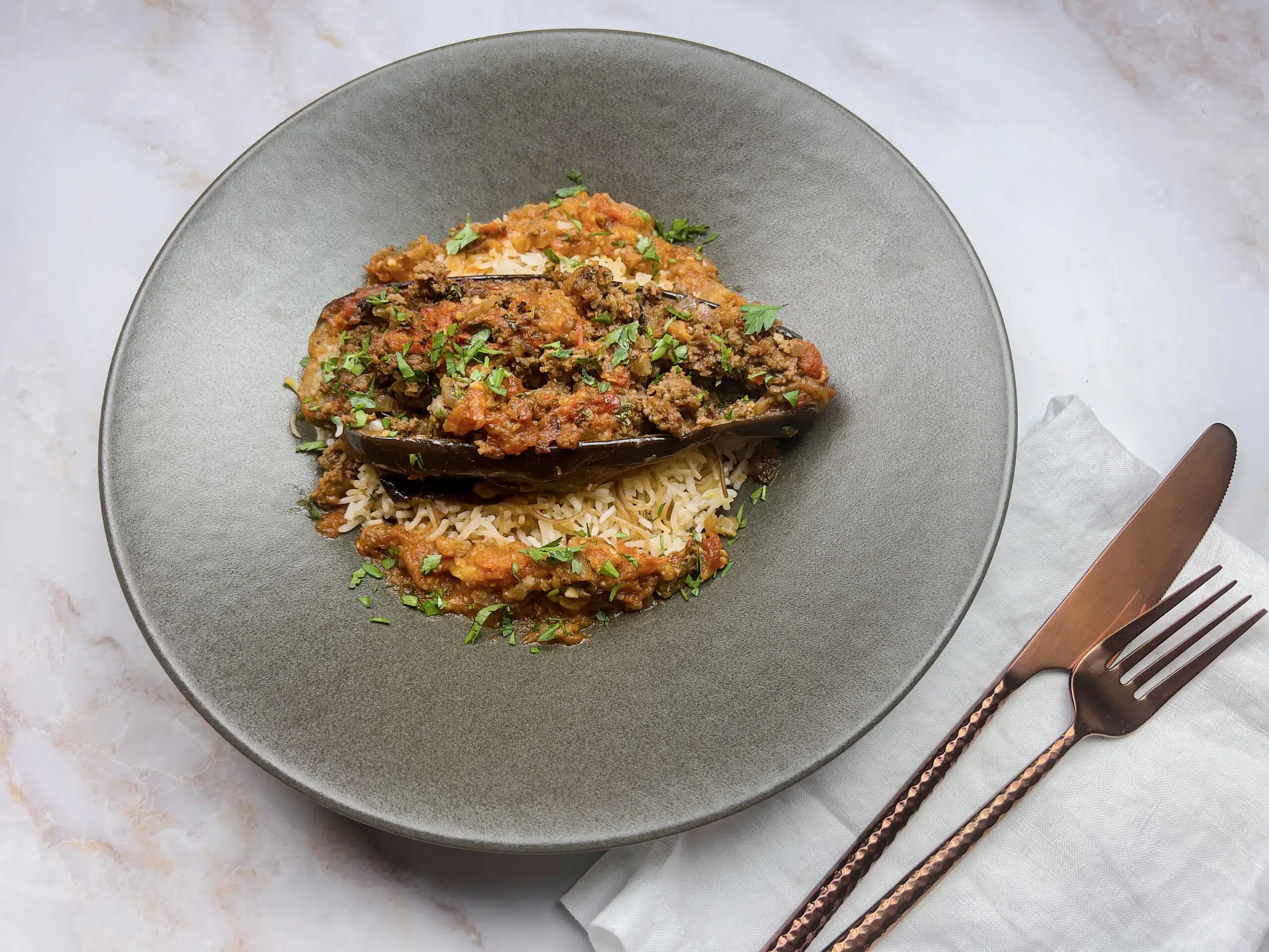 A Turkish classic, Karniyarik features eggplants filled with savory ground beef, tomatoes, and spices. This dish brings comforting flavor and elegant simplicity to your Mediterranean table.